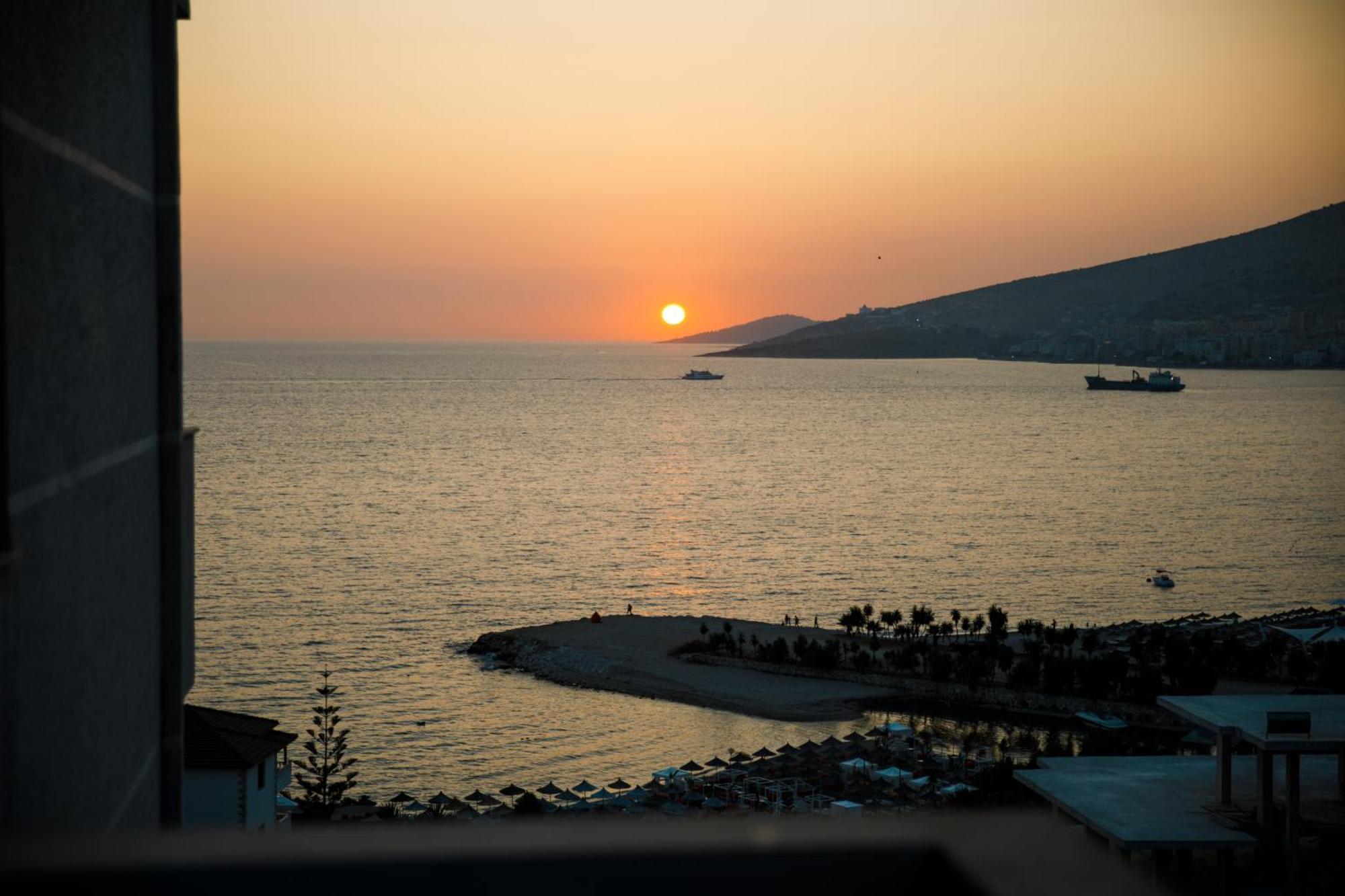 Grand Blue Aparthotel Sarande Exterior photo