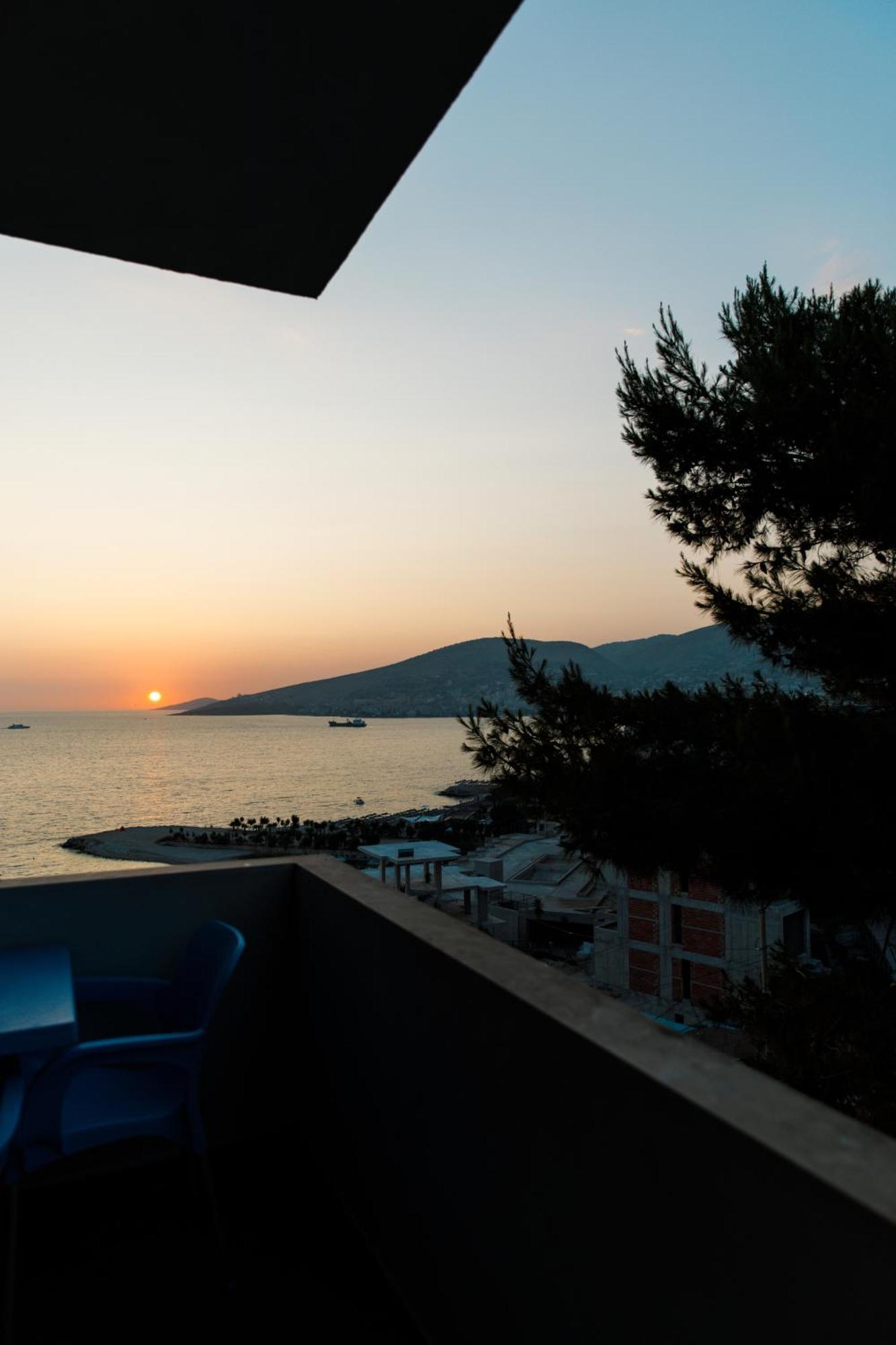 Grand Blue Aparthotel Sarande Exterior photo